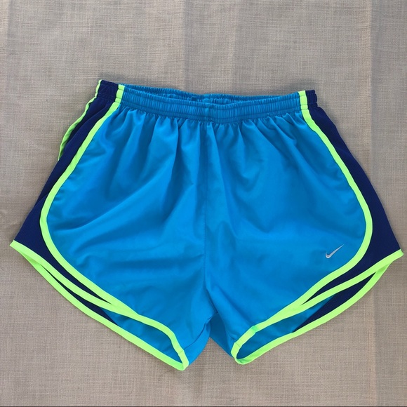 NIKE WOMENS DRY FIT SHORTS - Med - Picture 1 of 6